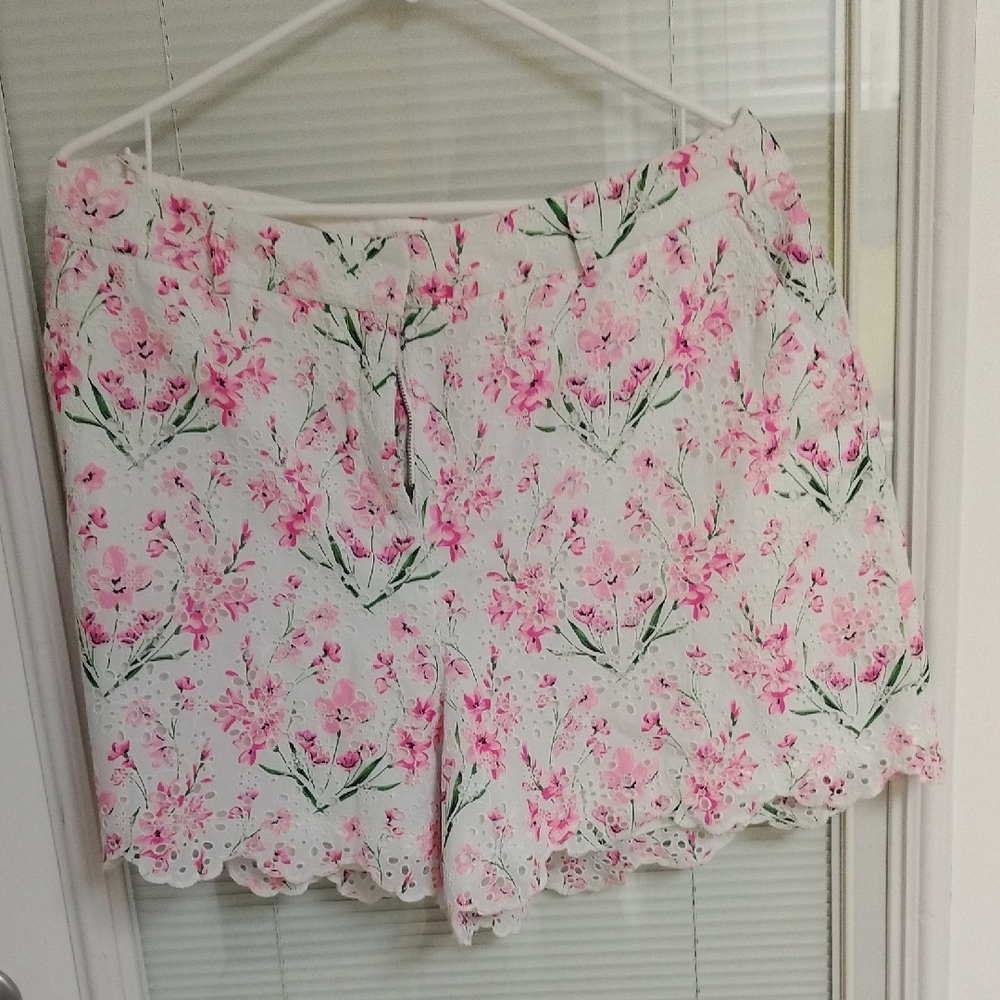 Crown & Ivy Pink and White Floral Shorts